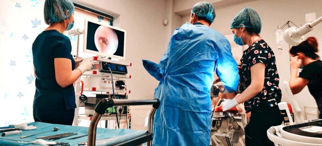 Histeroscopia, una dintre cele mai eficiente metode de diagnostic și tratament în patologia uterină, realizată de medicii GINECHO 1 126858160 134212481495779 3908795349055831962 n 1