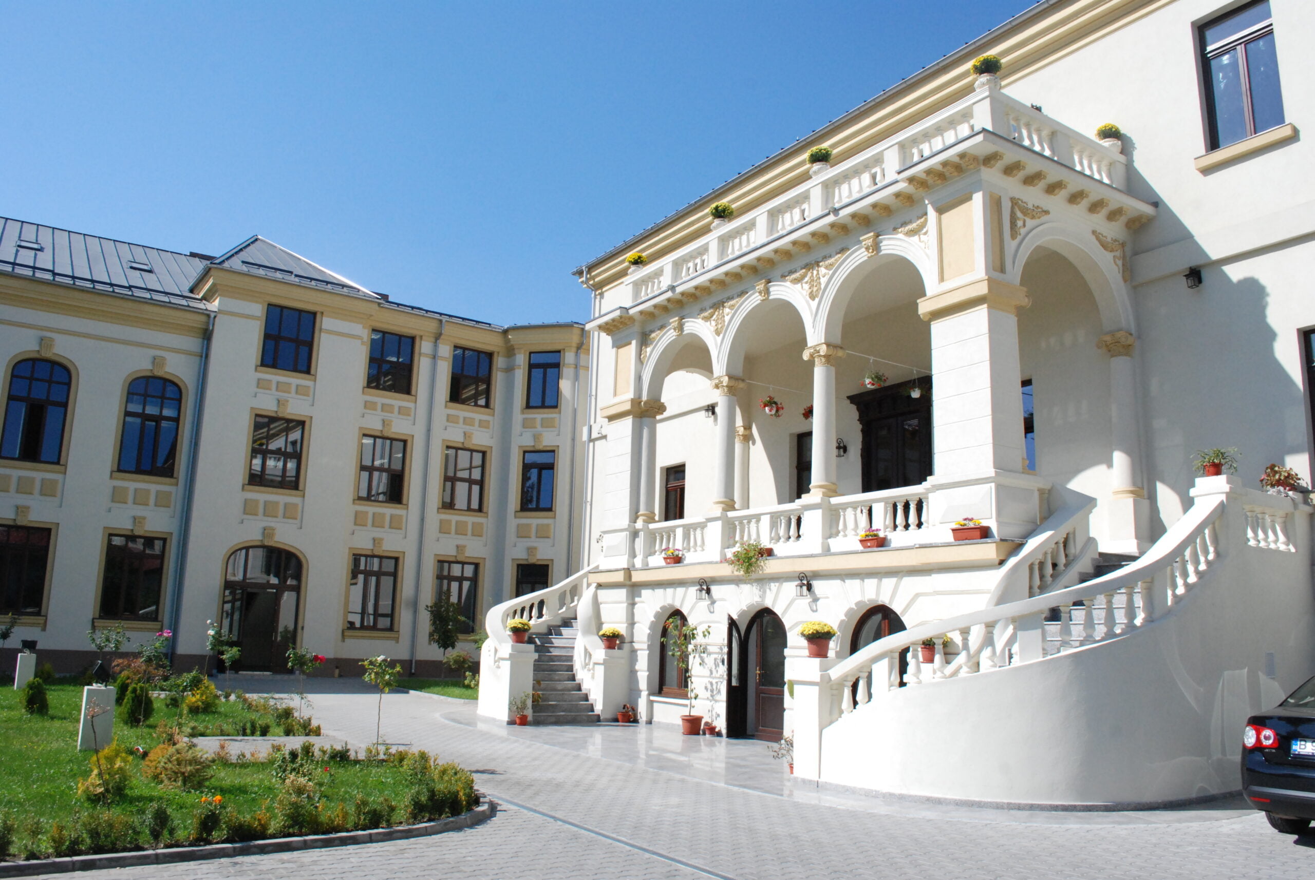 Foto Facultatea de Teologie scaled