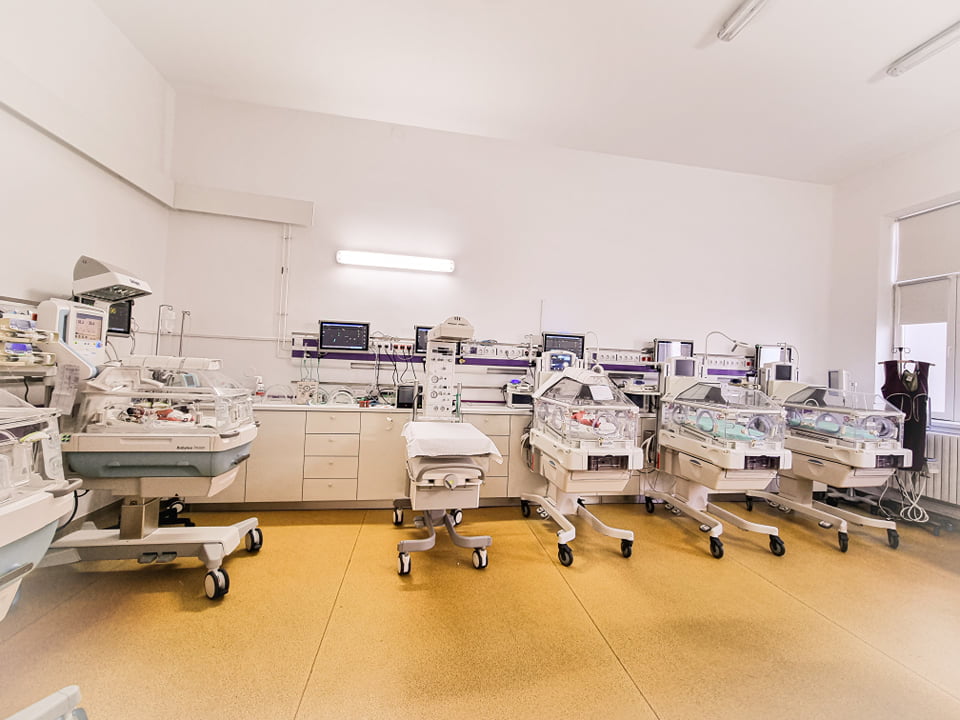 Sistemul de monitorizare care salvează vieți. Neonatologia de la Spitalul Filantropia Craiova dotată ca în clinicile din Occident 4 267549594 1095703961207921 452166112049389514 n