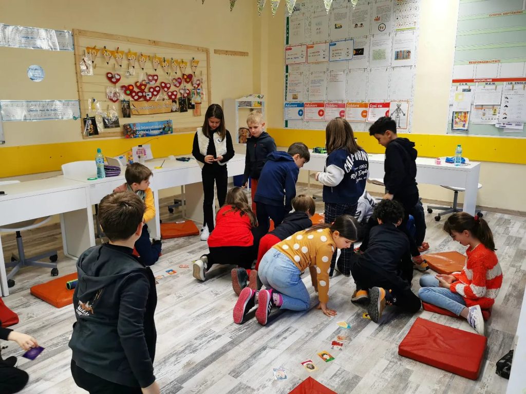 Maria Stuparu, învățătoarea care cucerește elevii și îi face să iubească școala 7 WhatsApp Image 2023 04 04 at 13.23.47