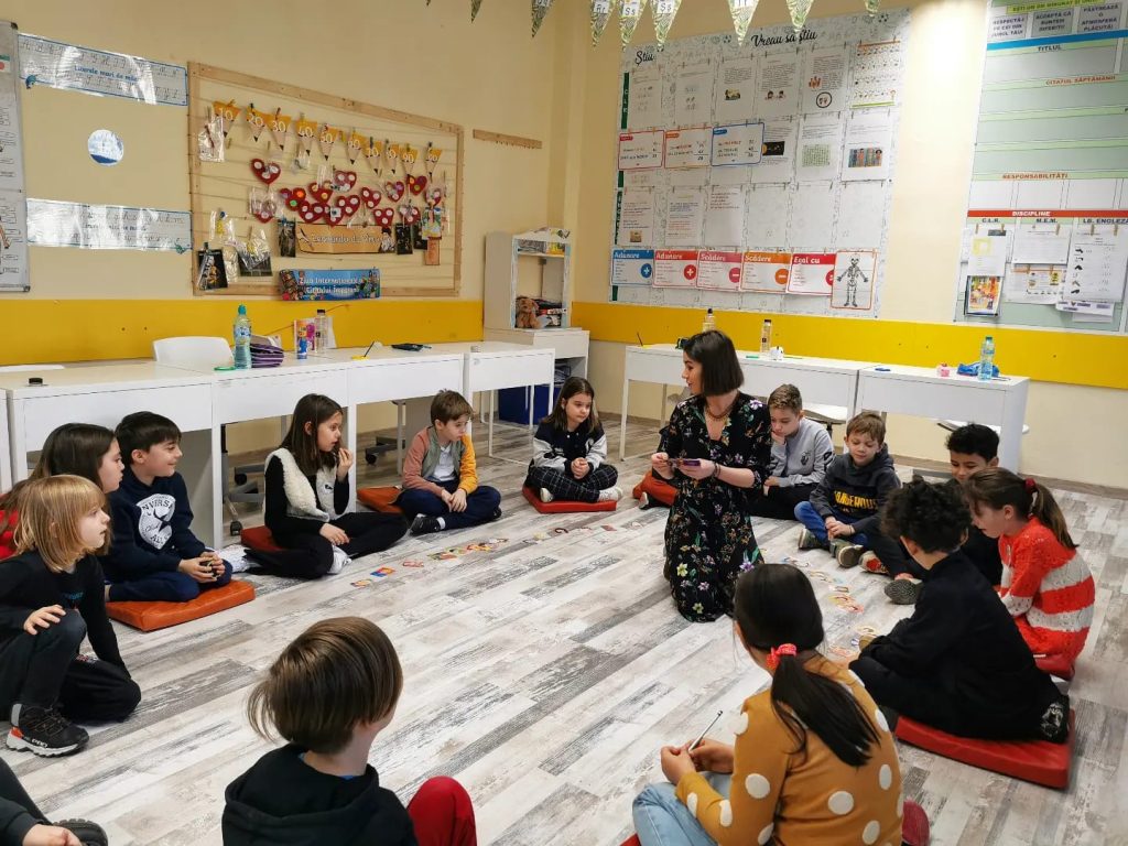 Maria Stuparu, învățătoarea care cucerește elevii și îi face să iubească școala 4 WhatsApp Image 2023 04 04 at 13.23.48 1