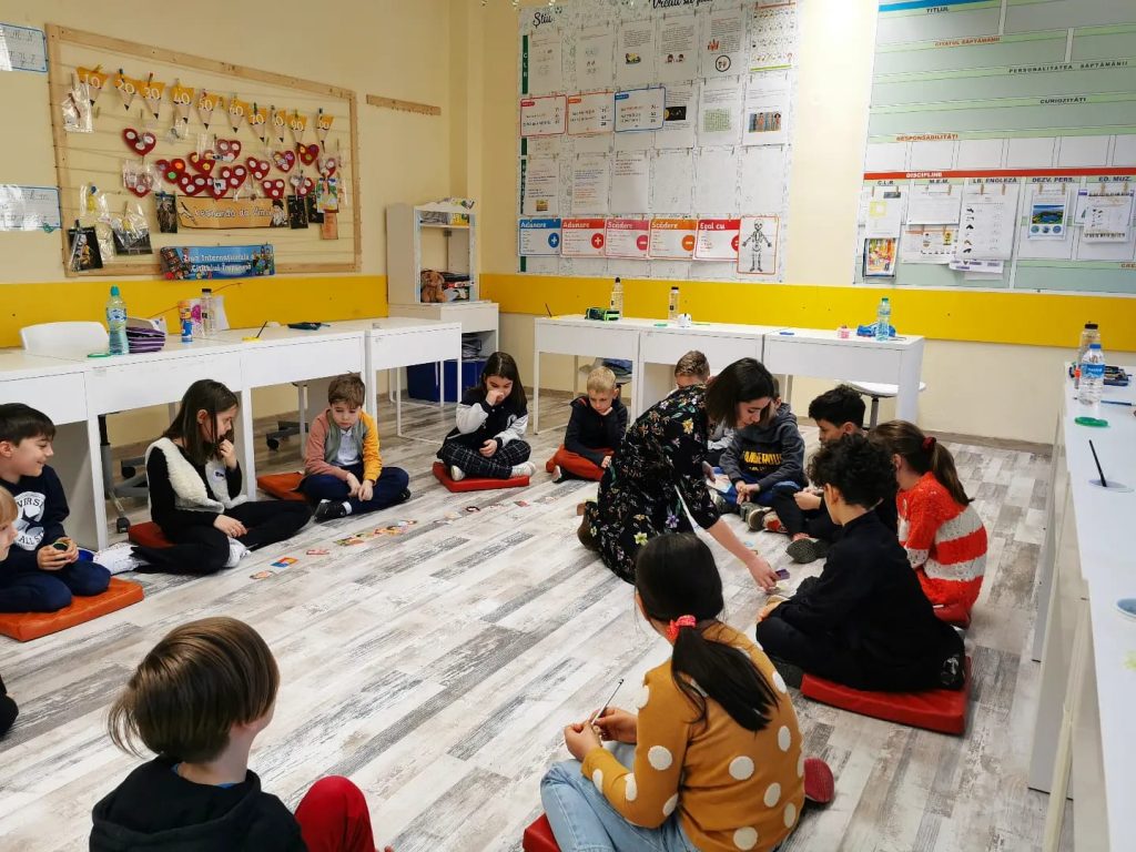 Maria Stuparu, învățătoarea care cucerește elevii și îi face să iubească școala 9 WhatsApp Image 2023 04 04 at 13.23.49