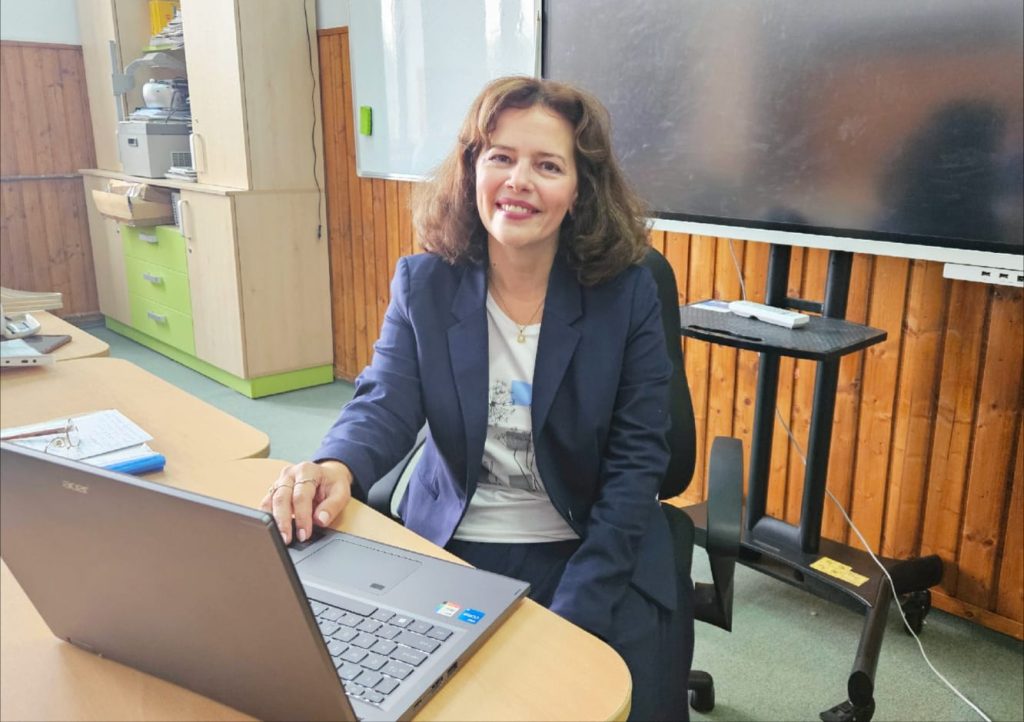Oameni care inspiră viitorul. Prof. de germană Camelia Cristea și secretele succesului în educație 1 WhatsApp Image 2024 09 17 at 16.20.15